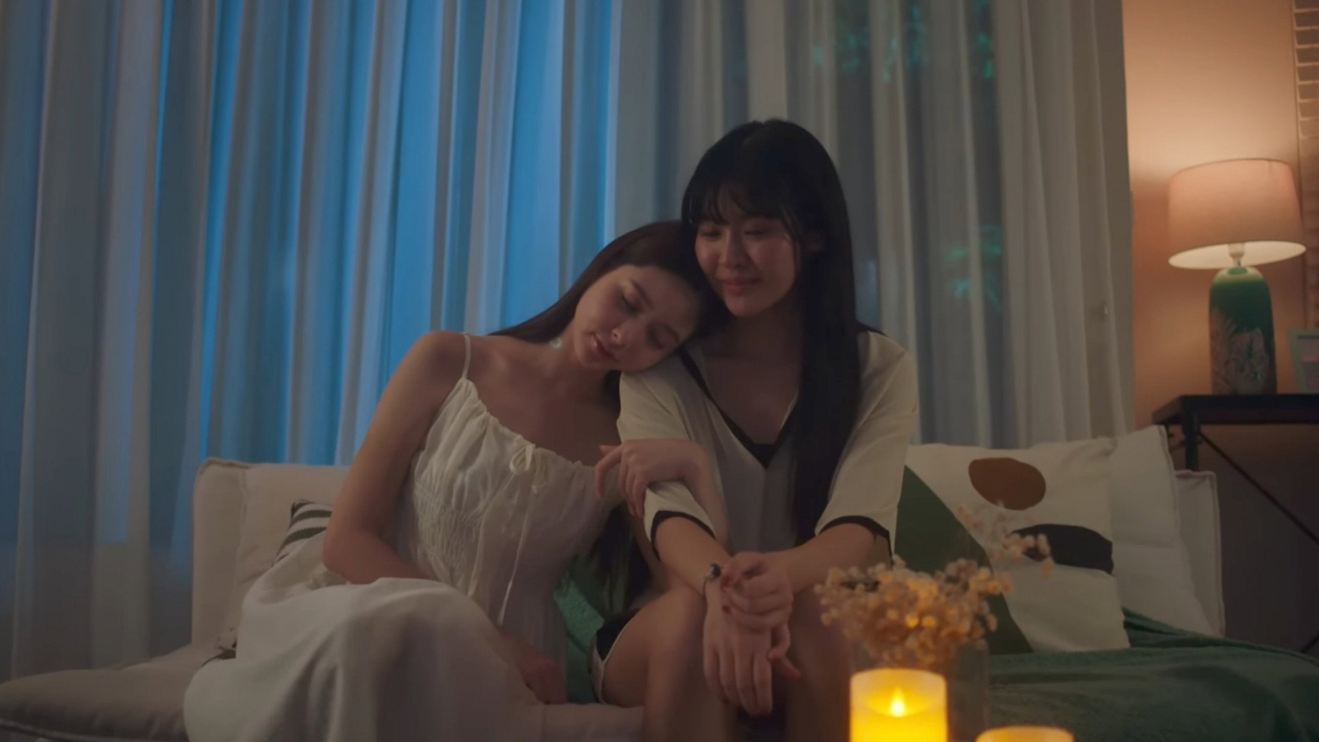 Ảnh nền phim Bạn Gái Người Máy